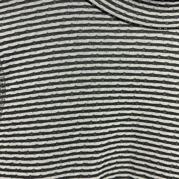 Chico's Zenergy Top Size 1 (8) Mock Neck Long Sleeve - Picture 9 of 16